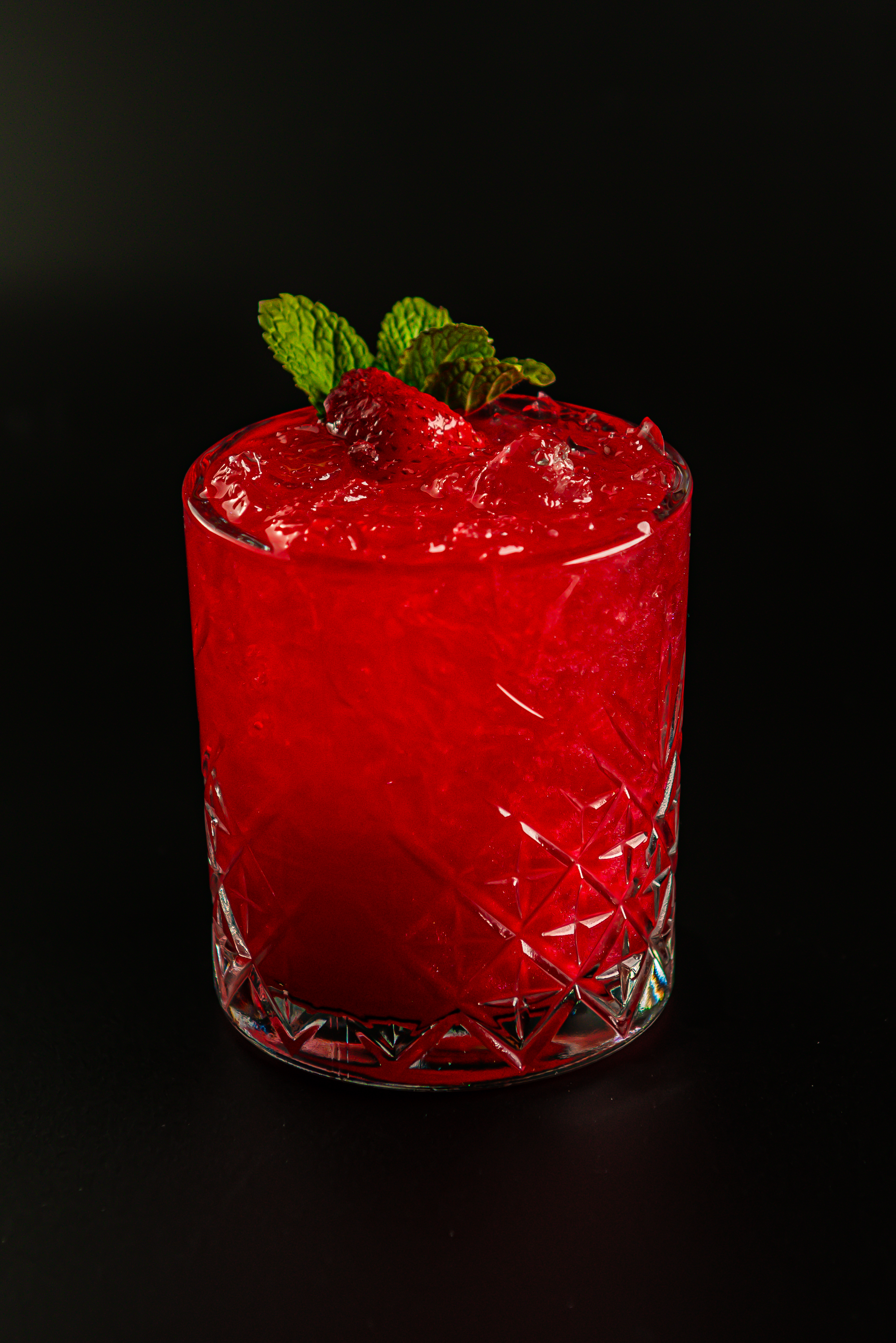 Клубничный джин - тоник